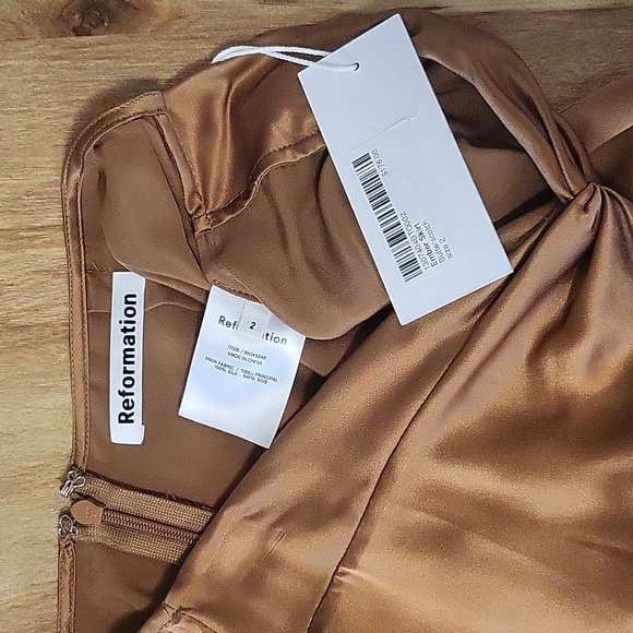 Reformation NWT Ember skirt in butterscoth 100% silk size 2 - Picture 5 of 8